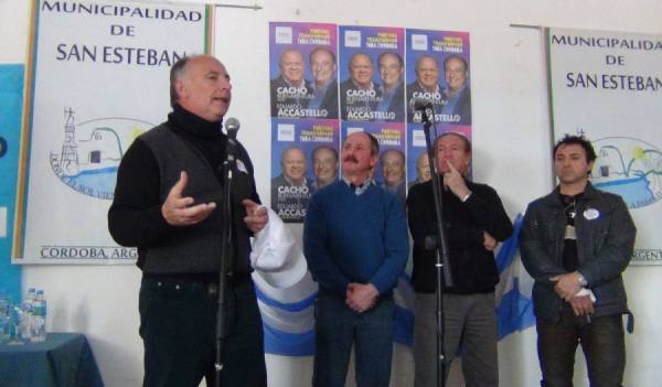 MUCHA GENTE ACOMPAÑO AL ACTO DE ACCASTELLO Y DE LORENZI