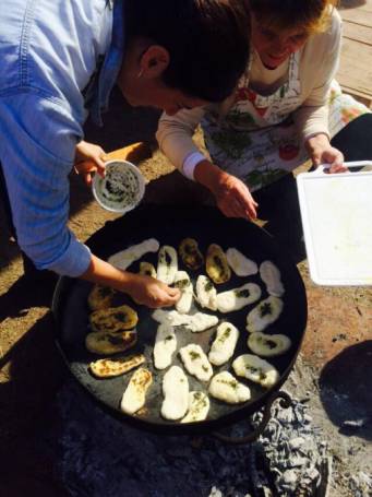 LA COCINERA JULIANA LOPEZ MAY JUNTO A LUISA EN LA CUMBRE