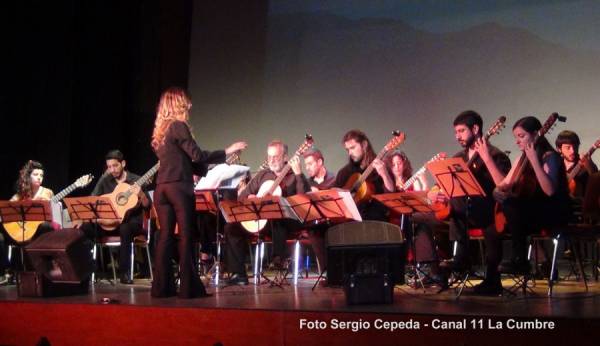 ACTUACION DE LA ORQUESTA DE LA UNIVERSIDAD DE SAN JUAN EN CAPILLA