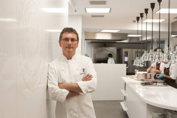 EL CHEF INTERNACIONAL ADURIZ ANDONI VISITO LA CUMBRE