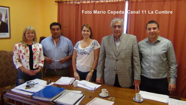 LA PRIMERA FOTO DEL NUEVO INTENDENTE DE LA CUMBRE EN SU OFICINA