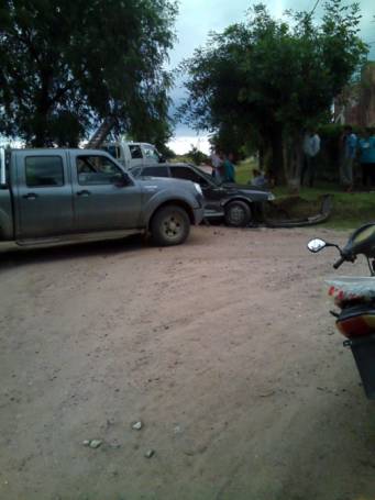 DOS VEHICULOS CHOCARON EN EL BARRIO SINTONIA DE LA CUMBRE