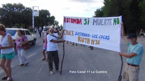 IMAGENES DE UNA NUEVA PROTESTA EN EL CRUCE DE SAN ESTEBAN