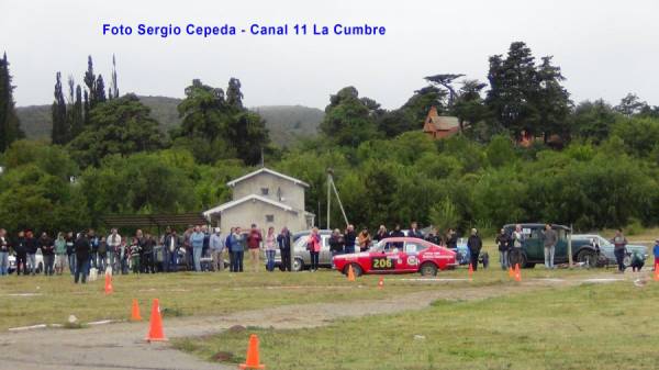 EL AUTO DE PIRIN GRADASSI EN EL RALLY DE AUTOS ANTIGUOS EN LA CUMBRE