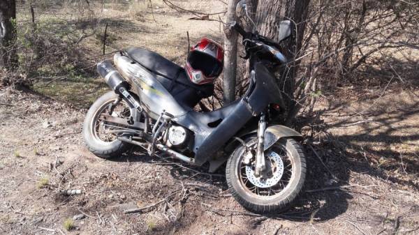 UNA MUJER EN MOTO SE ACCIDENTO EN LA CUMBRE