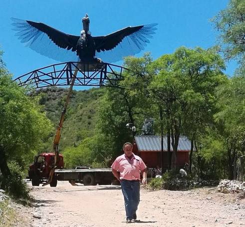 IMPONENTE CONDOR EN CAPILLA DEL MONTE