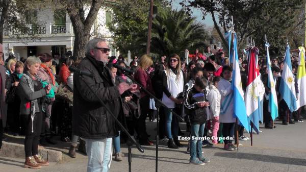 PRESENTACION DE LA BANDERA ARGENTINA GIGANTE EN CAPILLA DEL MONTE