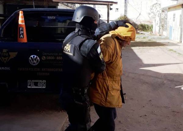 DESMANTELAN UN SOFISTICADO VIVERO PARA LA PRODUCCIÓN DE MARIHUANA. UN DETENIDO