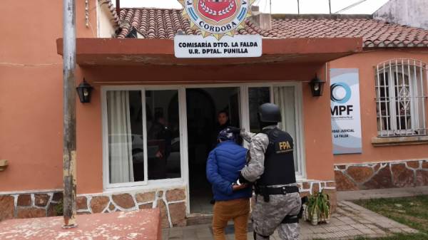 CUATRO HOMBRES Y UNA MUJER DETENIDOS POR DROGA EN LA FALDA