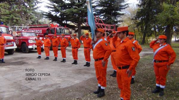 DOMINGO 15: ACTO ANIVERSARIO BOMBEROS LA CUMBRE