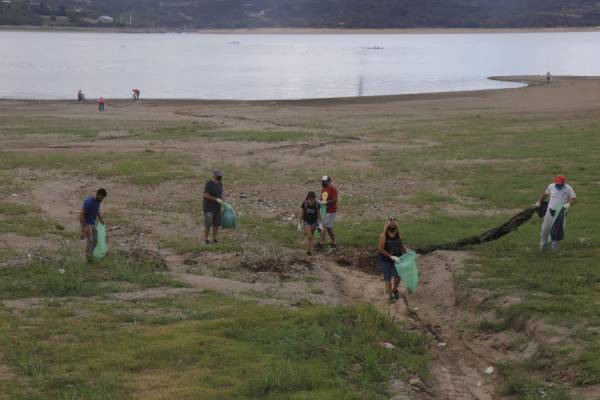 JORNADA DE LIMPIEZA Y EDUCACIÓN AMBIENTAL EN LAS COSTAS DEL LAGO SAN ROQUE