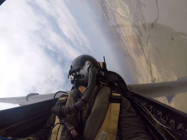 LOS PILOTOS DE LOS PAMPA PASARON RASANTE LA CUMBRE