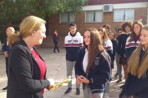 Histórica visita a La Cumbre de la embajadora británica Kirsty Hayes