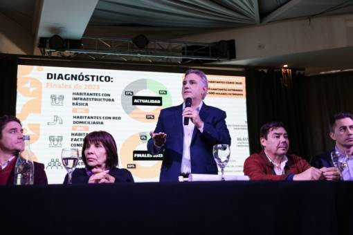 Llaryora presentó un proyecto de Saneamiento de la cuenca del San Roque