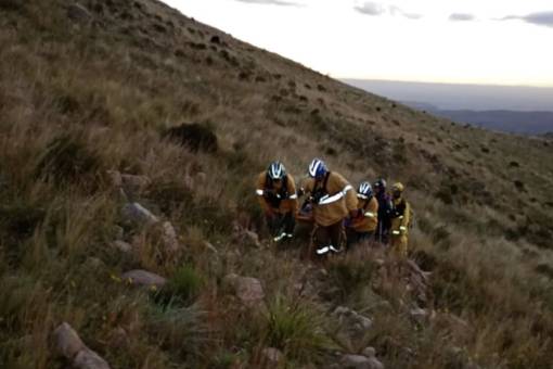 Bomberos rescataron a una mujer que se esguinzó haciendo trekking