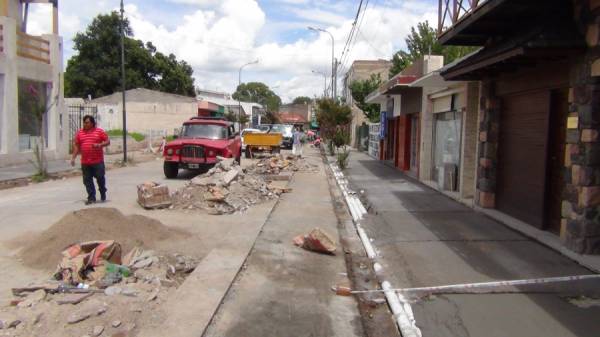 AVANZA LA OBRA DE LA CALLE PEATONAL EN LA CUMBRE