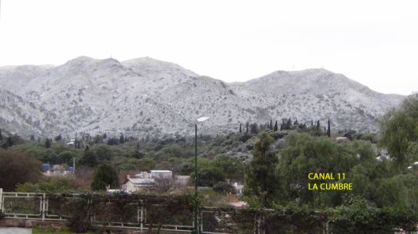 CAMINANDO A LA CABEZA DEL SOLDADO DE LOS COCOS CON NIEVE