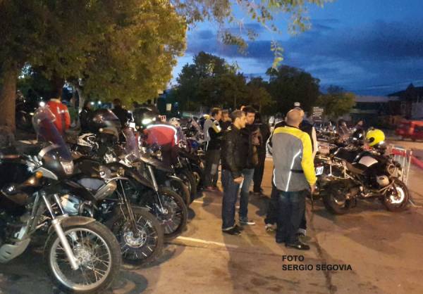 UN CENTENAR DE MOTOS BMW EN LA CUMBRE