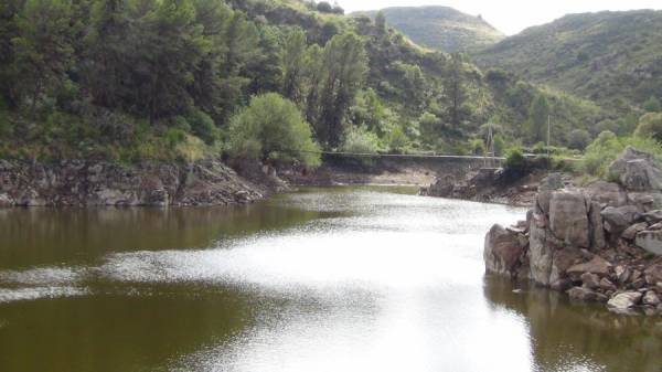 DE A POCO SUBE EL NIVEL DE AGUA DEL DIQUE DE LA CUMBRE