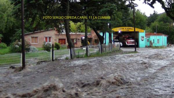 VIDEO DE CANAL 11 CUANDO ESTABAN ATRAPADOS LOS BOMBEROS