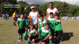 CON MUCHO FRIO SE ESTA JUGANDO EL FUTBOL INFANTIL EN LOS COCOS