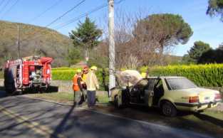 UN VEHICULO SE INCENDIO EN RUTA A LOS COCOS