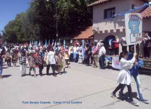 ASI SE VIVIO EN LA CUMBRE EL DESFILE DE NIÑOS FOLKLORISTAS DE TODO EL PAIS