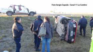 UN VEHICULO VOLCO EN LA RUTA 38