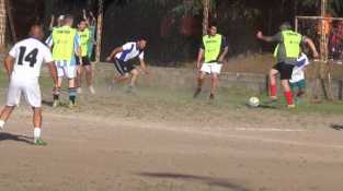 OVELAR JUGO AL FUTBOL Y SE LESIONO !!!