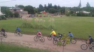 CICLISTAS ENTRENAN EN LA CUMBRE PARA EL DESAFIO