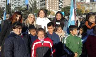 ALUMNOS DE LA ESCUELA GRIERSON JURARON A LA BANDERA EN ROSARIO