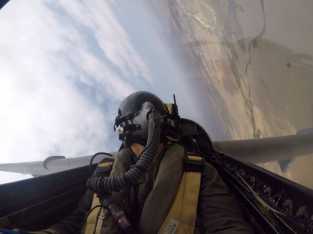 LOS PILOTOS DE LOS PAMPA PASARON RASANTE LA CUMBRE