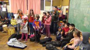 ORQUESTA CRIOLLA DE NIÑOS DE CAPILLA DEL MONTE