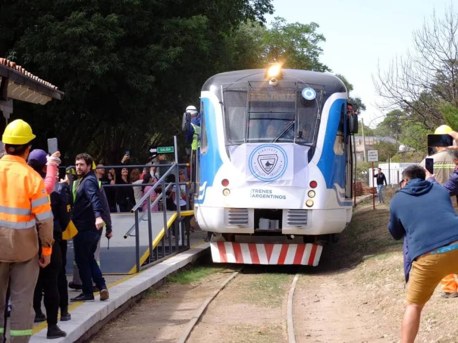 Slide TREN LA CUMBRE
